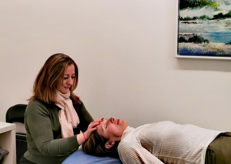 « Je façonne ma vie à partir de ce que je crois » M.M La M.M THÉRAPIE ÉNERGÉTIQUE permet une correction juste et profonde sur les souffrances du corps et de l'esprit. Douleurs physiques, problèmes de peau, Souffrances psychiques, somatisation, croyances limitantes, Peurs, traumatismes, Chagrins, deuils, pertes de repères, Manque de confiance en soi, lâcher prise, Schéma familial, mémoires familiales, mémoires cellulaires etc... Harmonisation corps-esprit